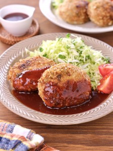 RINATY(りなてぃ)_春キャベツのワンパンメンチカツ特製ソースたっぷりで絶品! (9)