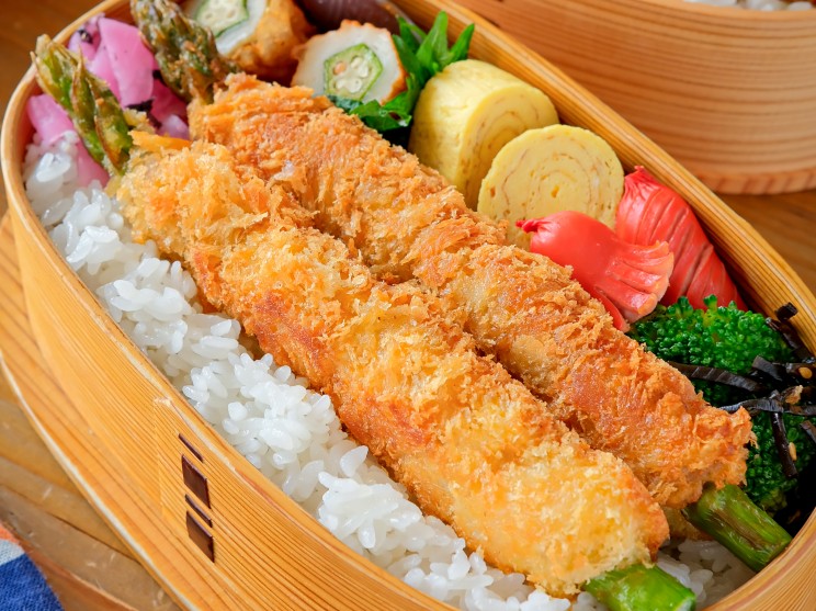 丸ごとアスパラの肉巻きフライ